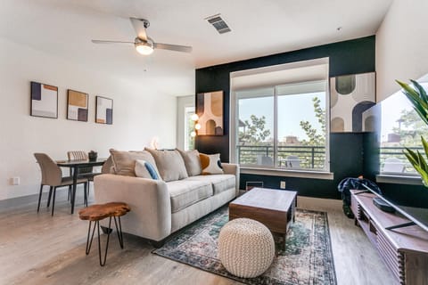 TV and multimedia, Living room, Seating area, Dining area, fireplace