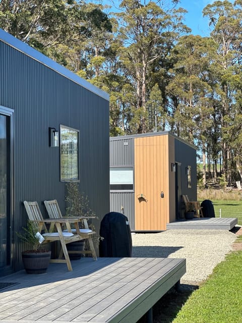 Badger's View Farmstay GREEN HORNET Cabin Cabin in Sheffield
