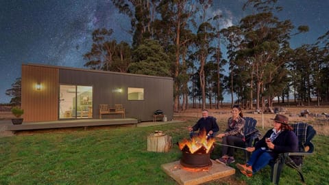 Badger's View Farmstay GREEN HORNET Cabin Cabin in Sheffield