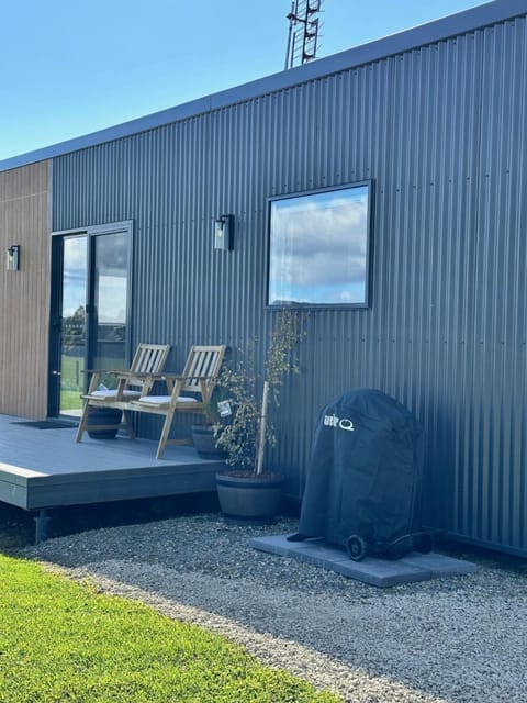 Badger's View Farmstay GREEN HORNET Cabin Cabin in Sheffield