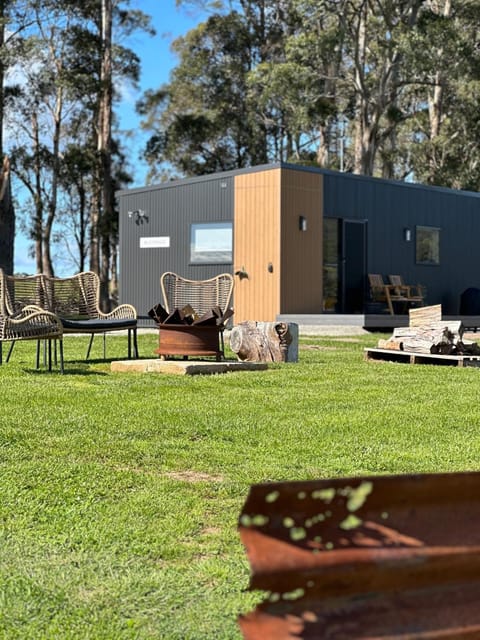 Badger's View Farmstay GREEN HORNET Cabin Cabin in Sheffield