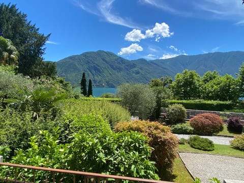 Life is Good - Front Lake Apartment in Villa Apartment in Tremezzo