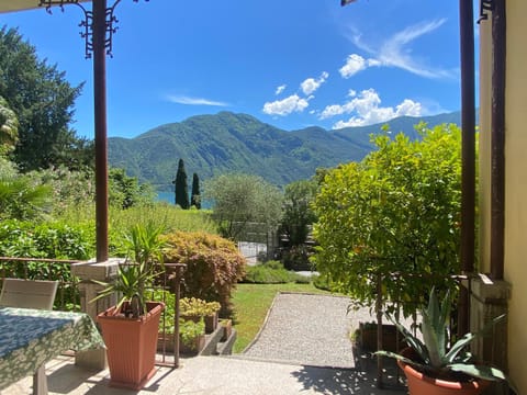 Life is Good - Front Lake Apartment in Villa Apartment in Tremezzo