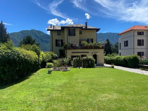 Life is Good - Front Lake Apartment in Villa Apartment in Tremezzo