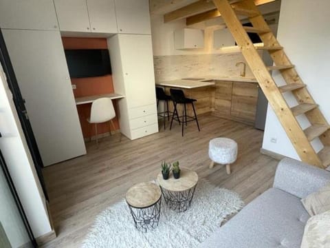 Seating area, kitchen