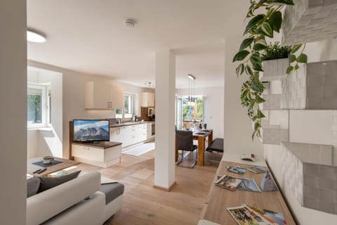 Kitchen or kitchenette, Photo of the whole room, Seating area
