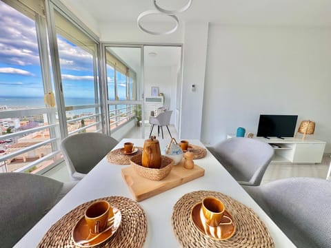 Natural landscape, View (from property/room), Balcony/Terrace, Living room, Seating area, Dining area, Sea view