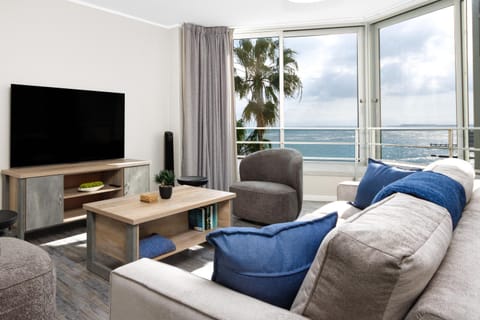 TV and multimedia, Living room, Seating area, Sea view
