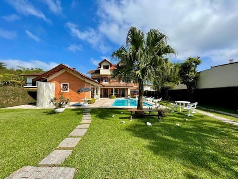 Facade/entrance, Spring, Day, Natural landscape, Garden, Swimming pool