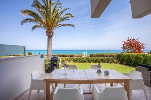 Patio, Day, Natural landscape, View (from property/room), Balcony/Terrace, Dining area, Sea view