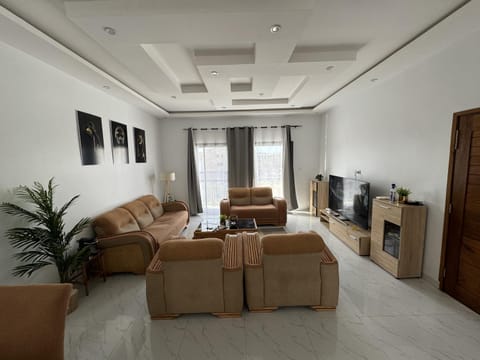 Communal lounge/ TV room, TV and multimedia, Living room, Seating area
