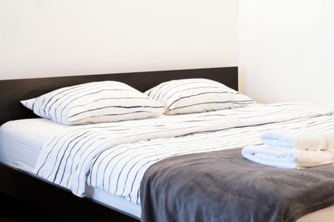 Bed, Photo of the whole room, Bedroom, towels