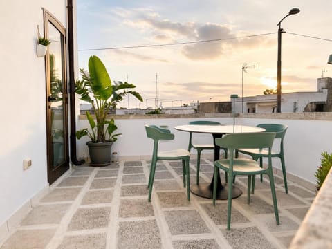 Day, View (from property/room), Balcony/Terrace, Seating area, Dining area