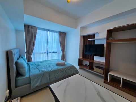 Bed, TV and multimedia, Living room