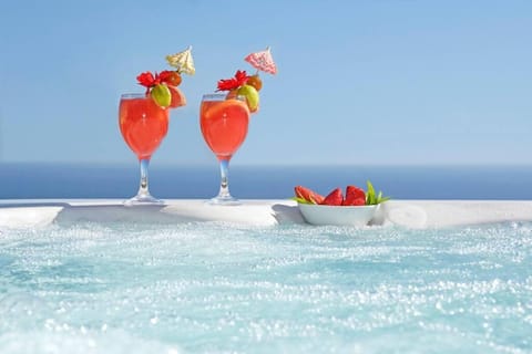 Sea View Penthouse with Private Jacuzzi & Huge Terrace , Cala 4 Apartment in Sitio de Calahonda