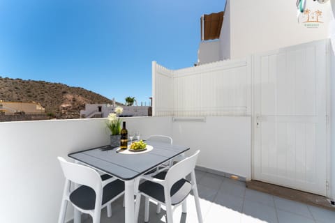 View (from property/room), Balcony/Terrace, Balcony/Terrace, Dining area, Mountain view