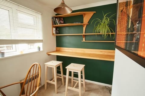 Premium Central Stroud Apartment with Parking x2 Apartment in Stroud