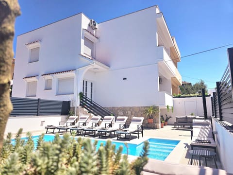 Day, Balcony/Terrace, Balcony/Terrace, Swimming pool, Swimming pool, sunbed