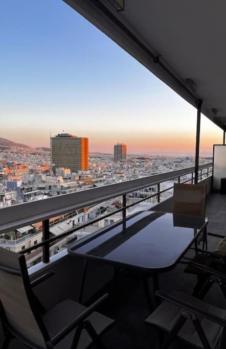 Day, View (from property/room), Balcony/Terrace, Dining area, City view