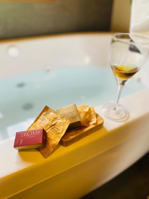 Hot Tub, Bath