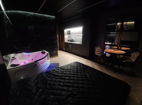 Bed, Photo of the whole room, Seating area, Bedroom