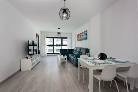 TV and multimedia, Living room, Seating area, Dining area