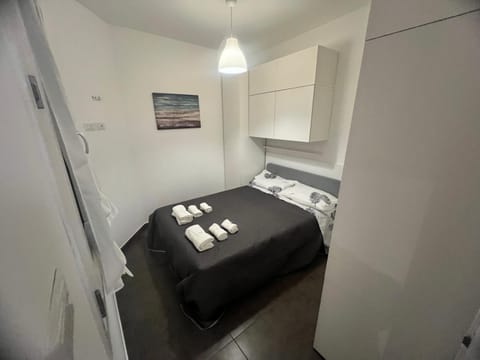 Bed, Photo of the whole room, Bedroom, towels, wardrobe