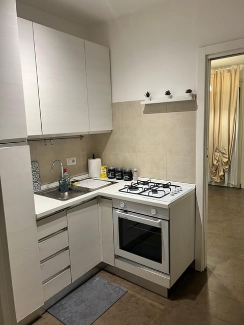 Kitchen or kitchenette, pet friendly, stove