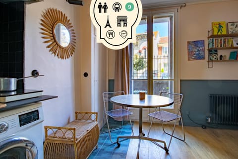 Kitchen or kitchenette, Seating area, Dining area, stove