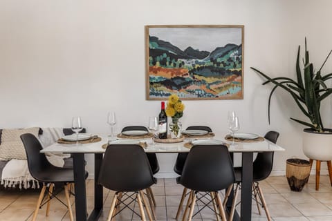 Living room, Decorative detail, Seating area, Dining area