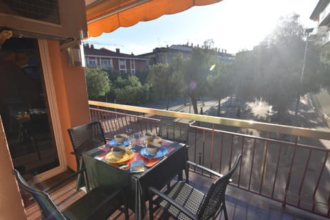 Balcony/Terrace, Street view
