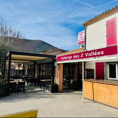 Property building, Restaurant/places to eat