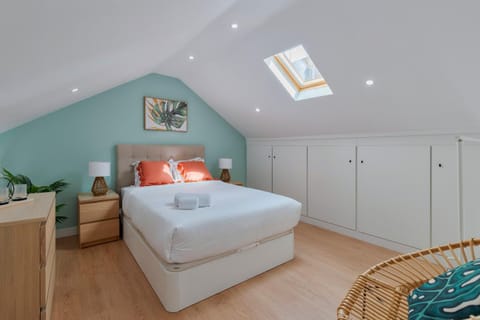 Bed, Photo of the whole room, Bedroom, towels, wardrobe