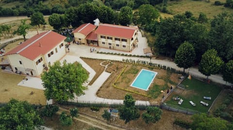 Property building, Natural landscape, Bird's eye view, Garden, Pool view, Swimming pool, sunbed