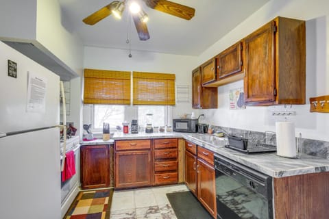 Trendy South Euclid Apt - 5 Mi to Cleveland Clinic Apartment in Cleveland Heights