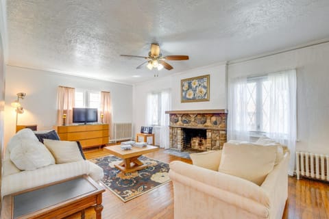 Trendy South Euclid Apt - 5 Mi to Cleveland Clinic Apartment in Cleveland Heights