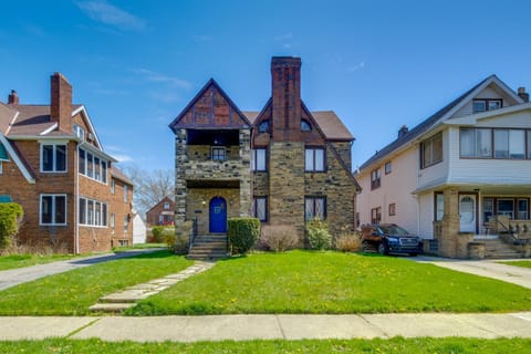 Trendy South Euclid Apt - 5 Mi to Cleveland Clinic Apartment in Cleveland Heights