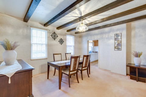 Spacious Studio - 5 Mi to MGM Northfield Park! Apartment in Lake Erie