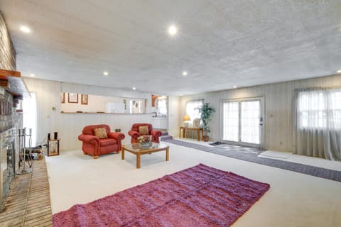 Spacious Studio - 5 Mi to MGM Northfield Park! Apartment in Lake Erie