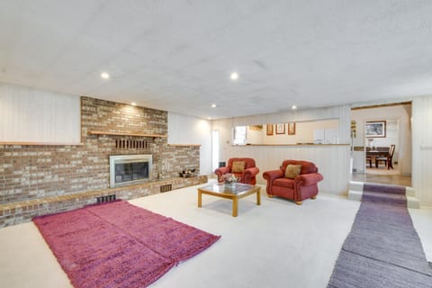 Spacious Studio - 5 Mi to MGM Northfield Park! Apartment in Lake Erie