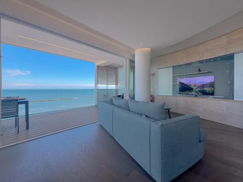 Luxury Seafront Apartment, Parking and Beach by Host Hero Apartment in Civitanova Marche