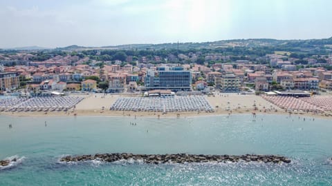 Luxury Seafront Apartment, Parking and Beach by Host Hero Apartment in Civitanova Marche