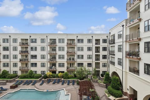 Property building, Balcony/Terrace, Swimming pool