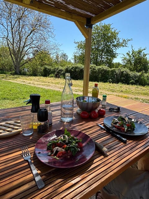 Chalet moderne avec grandes baies vitrées et espace plancha Chalet in Bourgogne-Franche-Comté