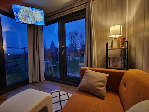 Chalet moderne avec grandes baies vitrées et espace plancha Chalet in Bourgogne-Franche-Comté