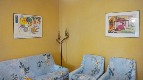 Living room, Decorative detail, Seating area