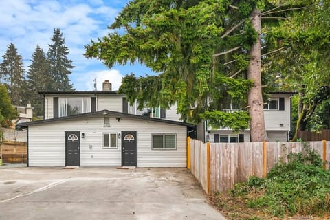 Brand New Designer's Modern 1BR Home 1min to I-5 Apartment in Lynnwood