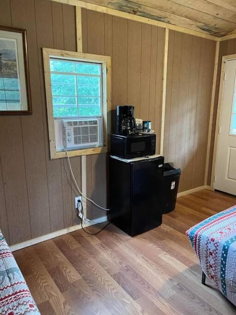 Camping Cabin with private Bathroom Cabin in Buffalo River