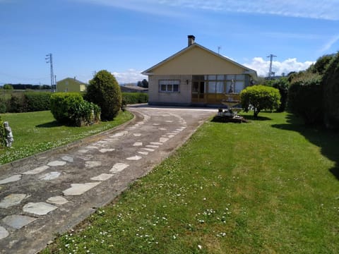 Property building, Facade/entrance, Day, Garden