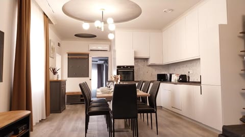 Kitchen or kitchenette, Living room, minibar, pet friendly, stove